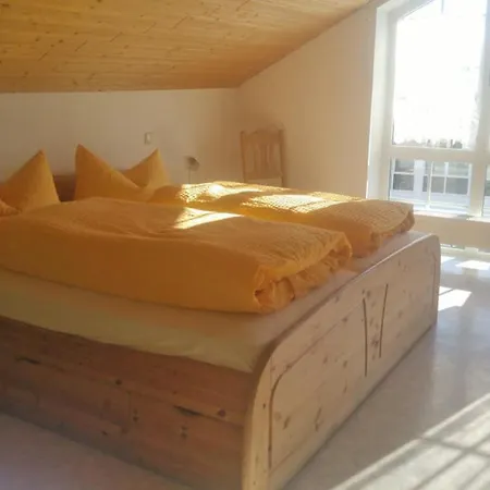 Gaestehaus Am Rathaus, Mehrbettzimmer 1 Appartamento